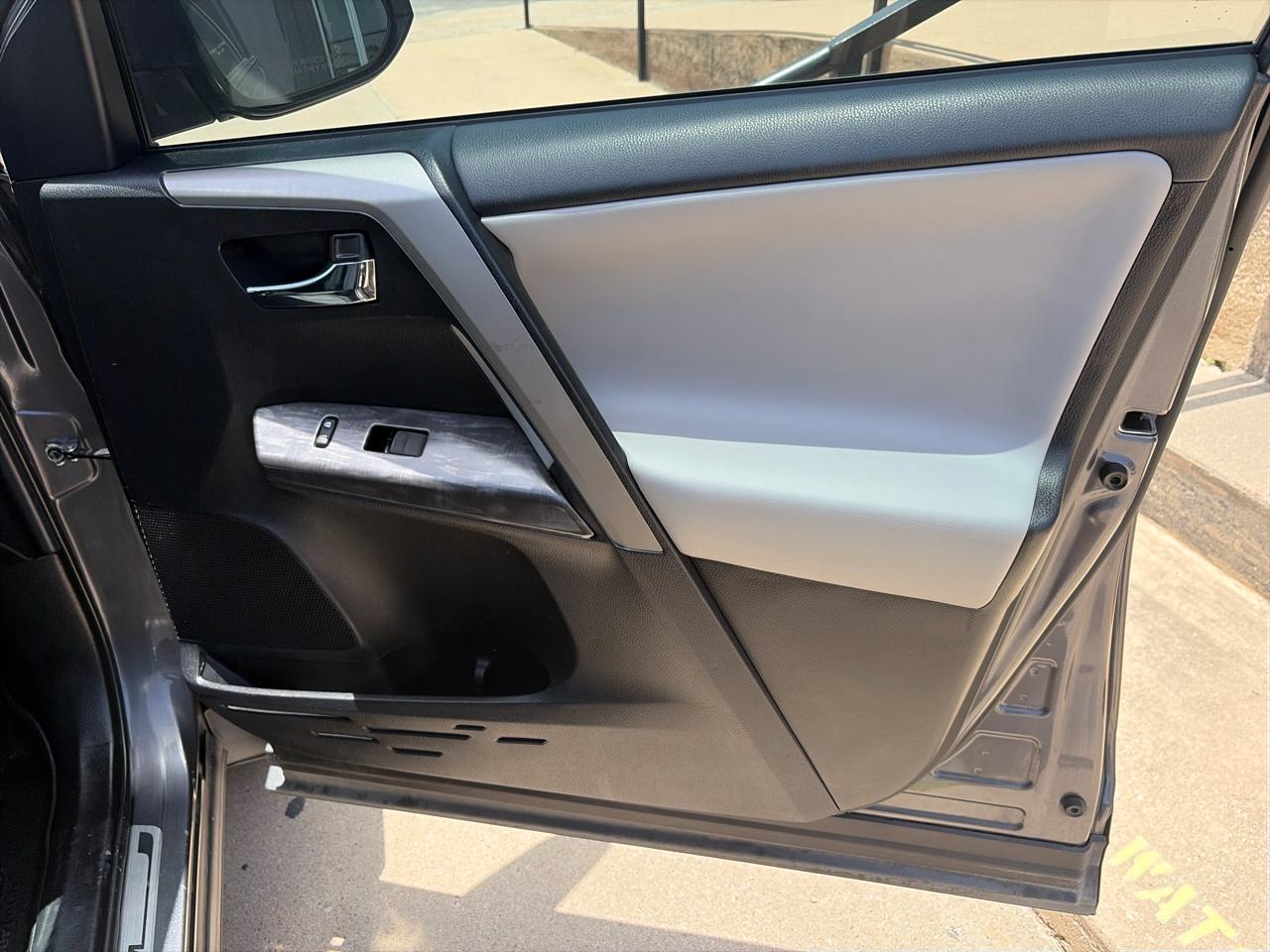 Toyota RAV4 Platinum FWD (Natl) 2018