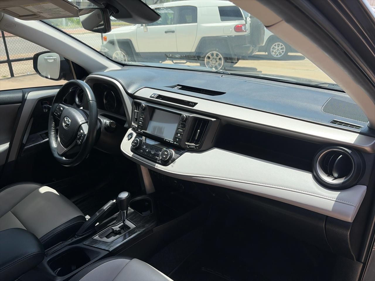 Toyota RAV4 Platinum FWD (Natl) 2018
