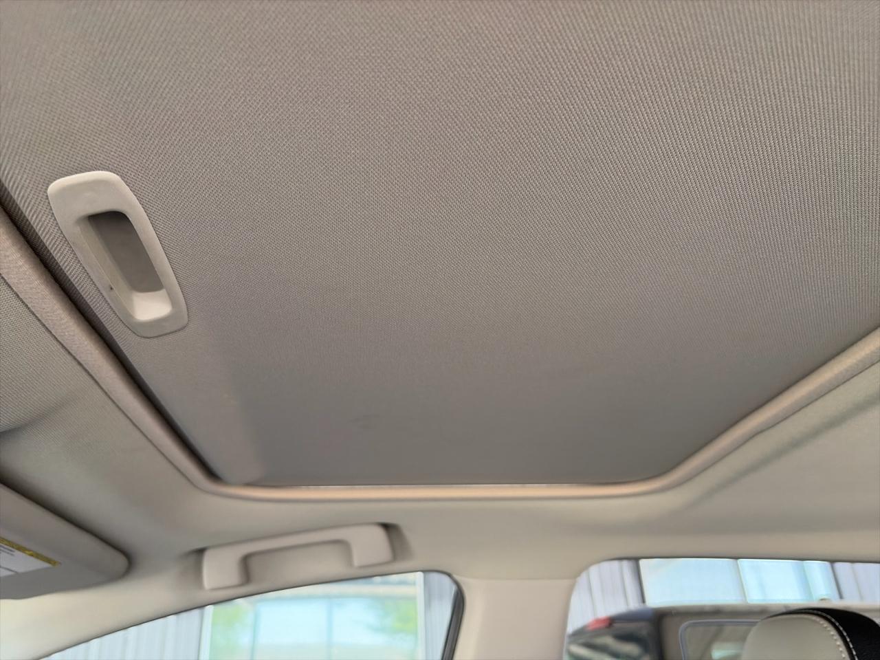 Toyota RAV4 Platinum FWD (Natl) 2018