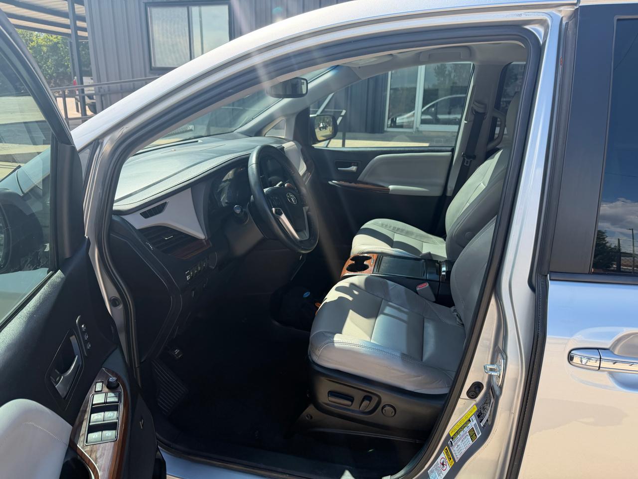 Toyota Sienna 5dr 7-Pass Van Ltd Premium FWD (Natl) 2015