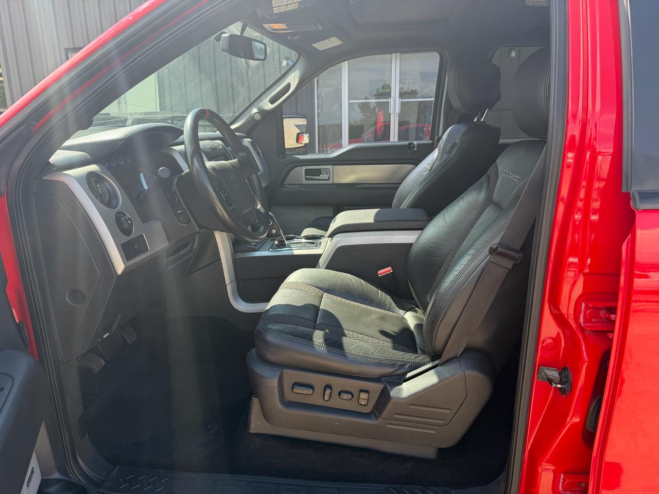 Ford F-150 SVT Raptor SuperCrew 5.5-ft. Bed 4WD 2013