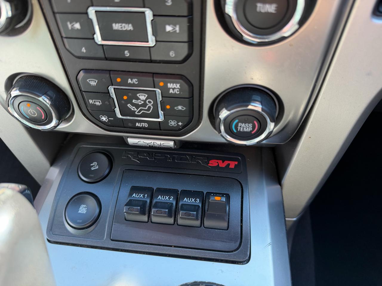 Ford F-150 SVT Raptor SuperCrew 5.5-ft. Bed 4WD 2013
