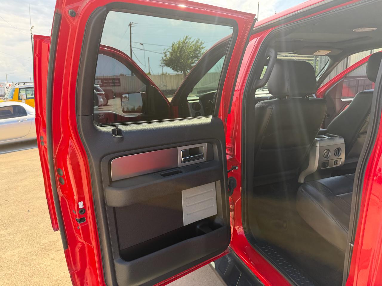 Ford F-150 SVT Raptor SuperCrew 5.5-ft. Bed 4WD 2013