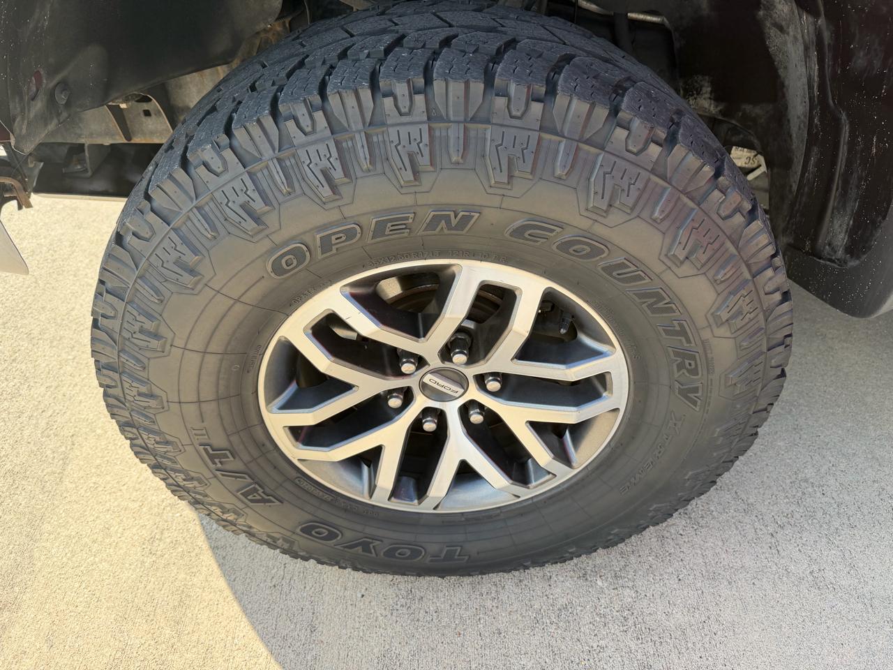 Ford F-150 SVT Raptor SuperCrew 5.5-ft. Bed 4WD 2013