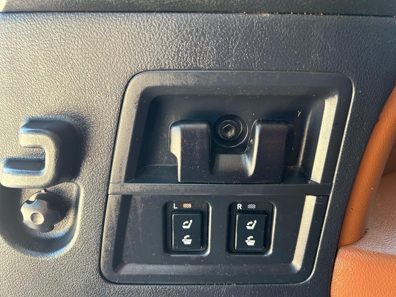 Toyota Sequoia Plantium 2WD 2010