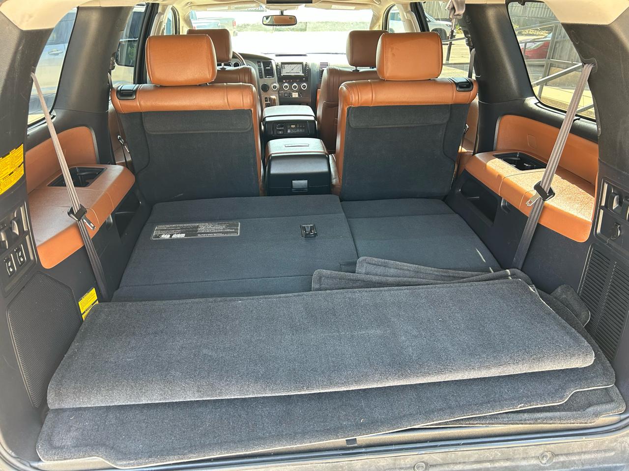 Toyota Sequoia Plantium 2WD 2010