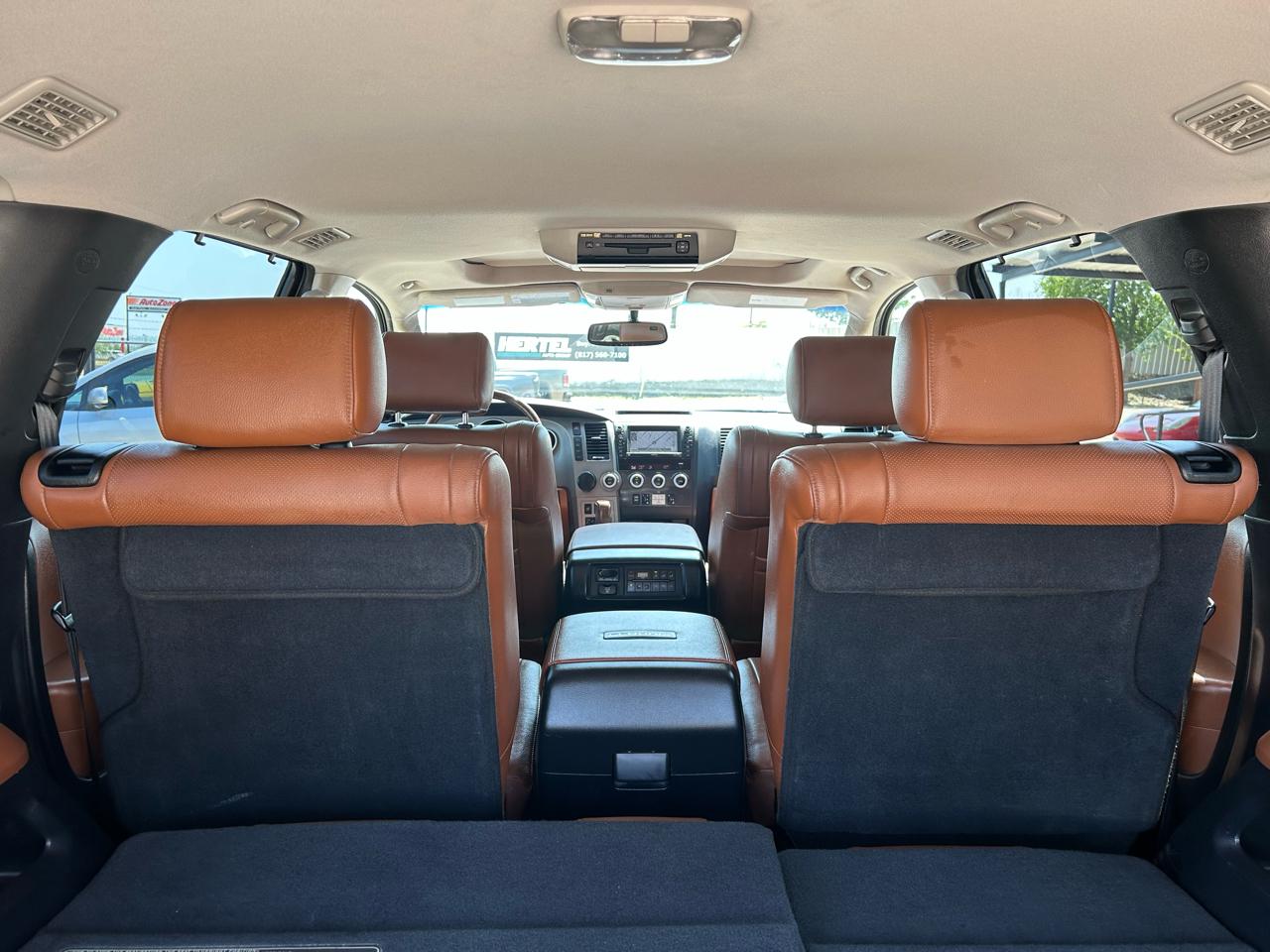 Toyota Sequoia Plantium 2WD 2010