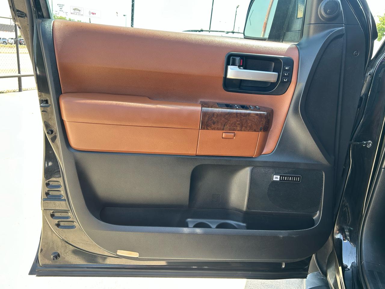 Toyota Sequoia Plantium 2WD 2010