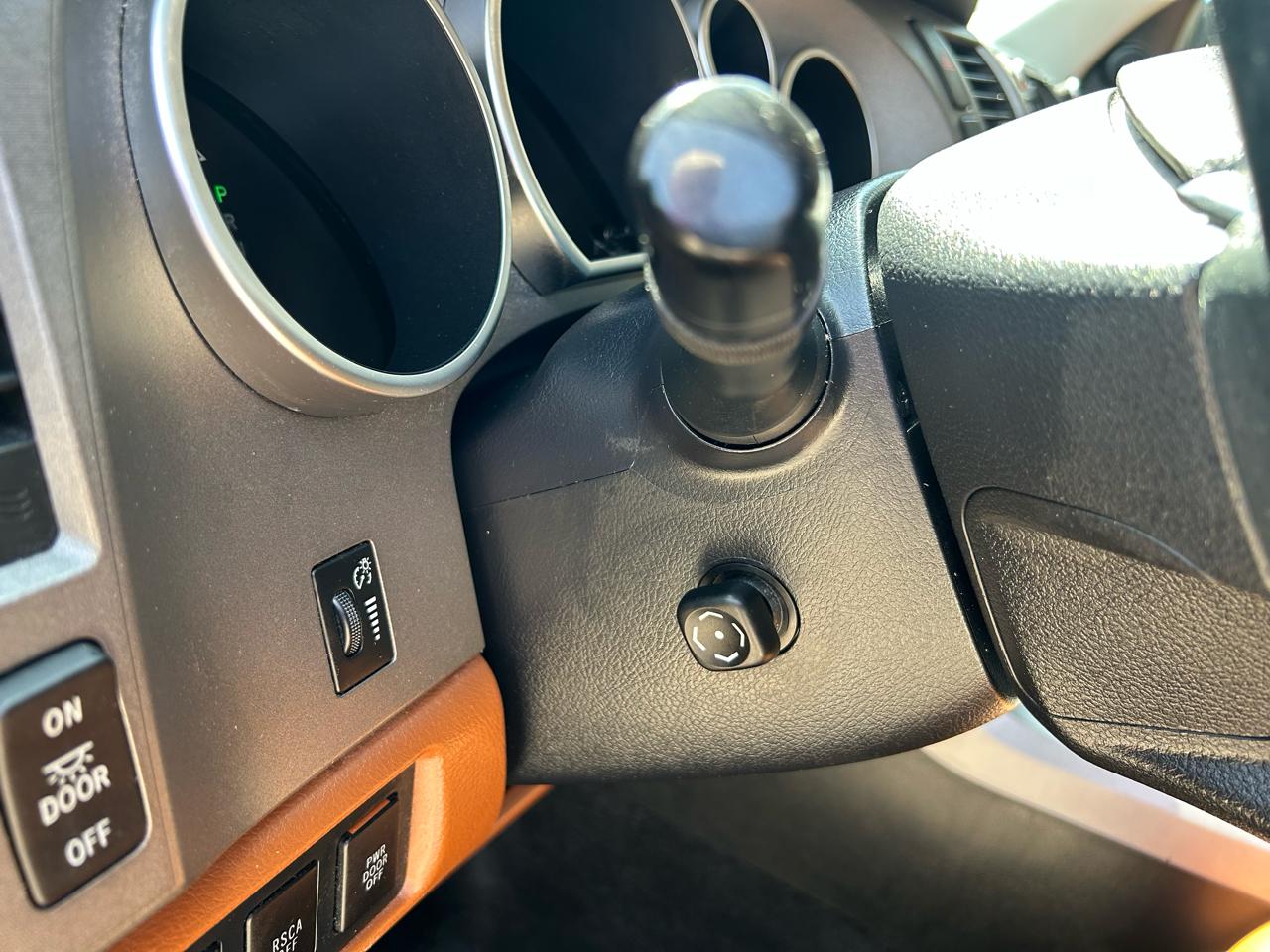 Toyota Sequoia Plantium 2WD 2010