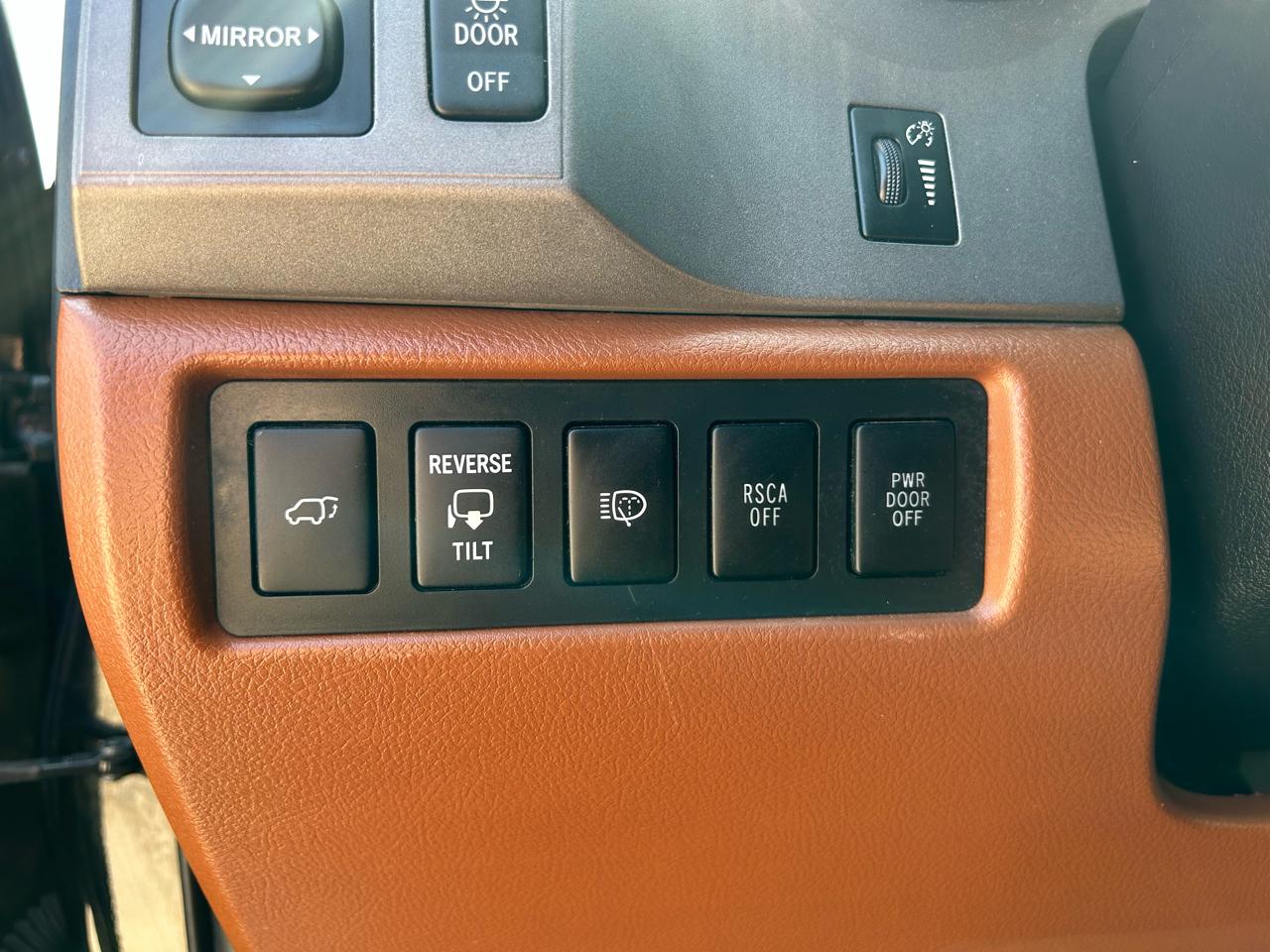 Toyota Sequoia Plantium 2WD 2010