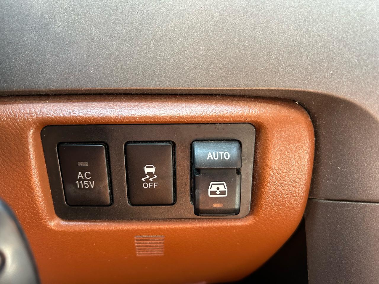 Toyota Sequoia Plantium 2WD 2010