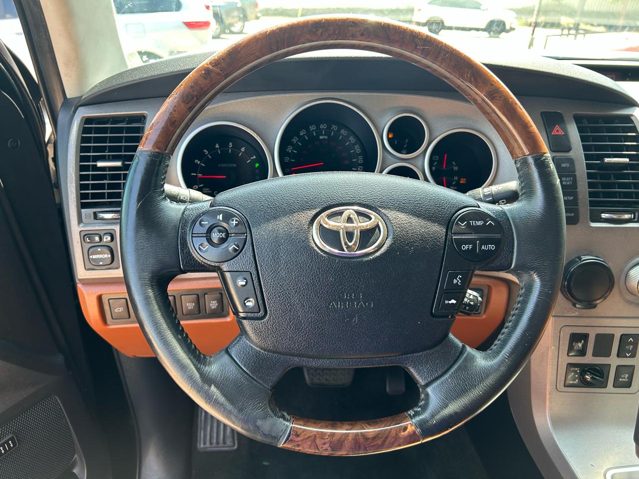 Toyota Sequoia Plantium 2WD 2010