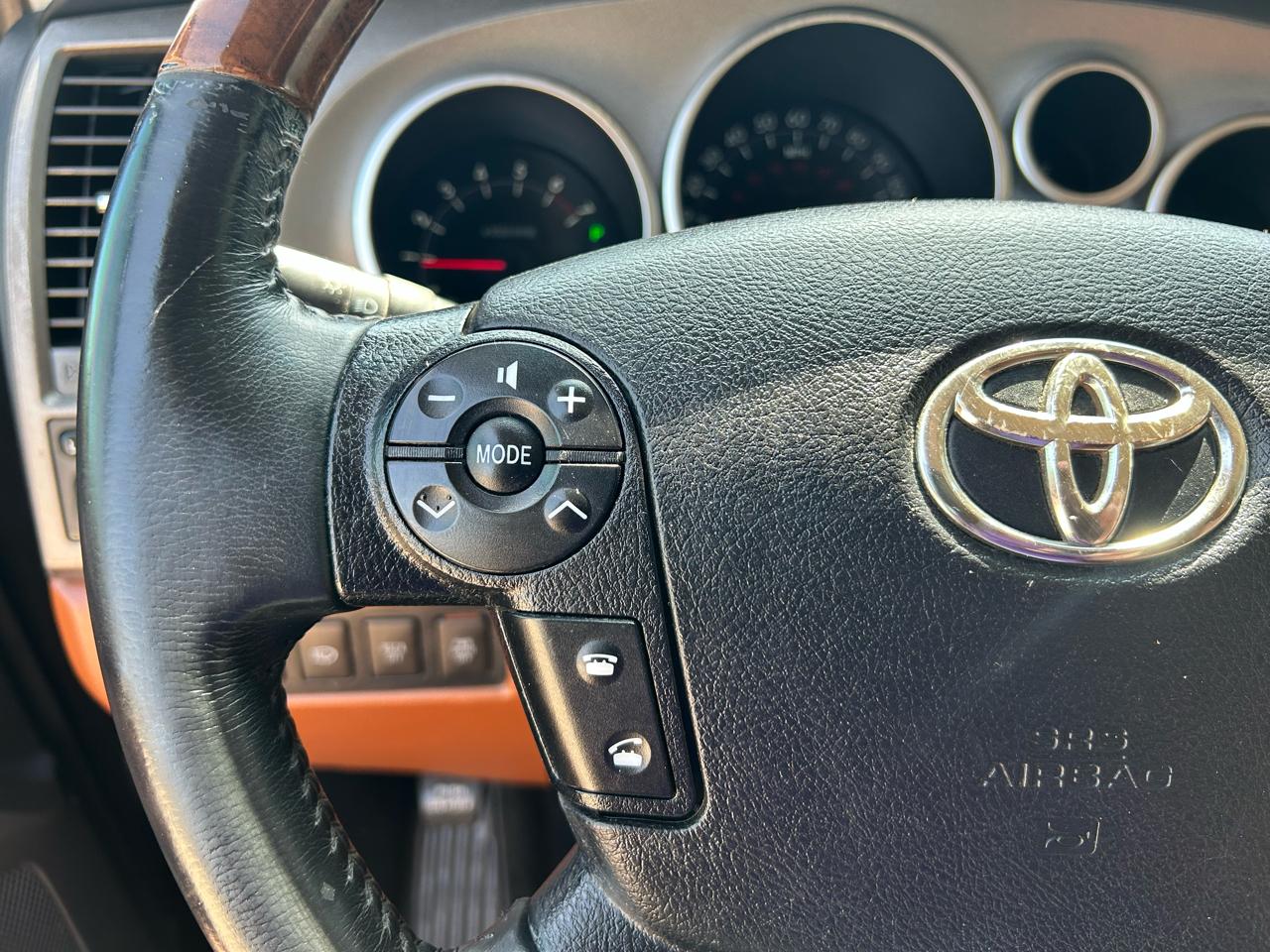 Toyota Sequoia Plantium 2WD 2010