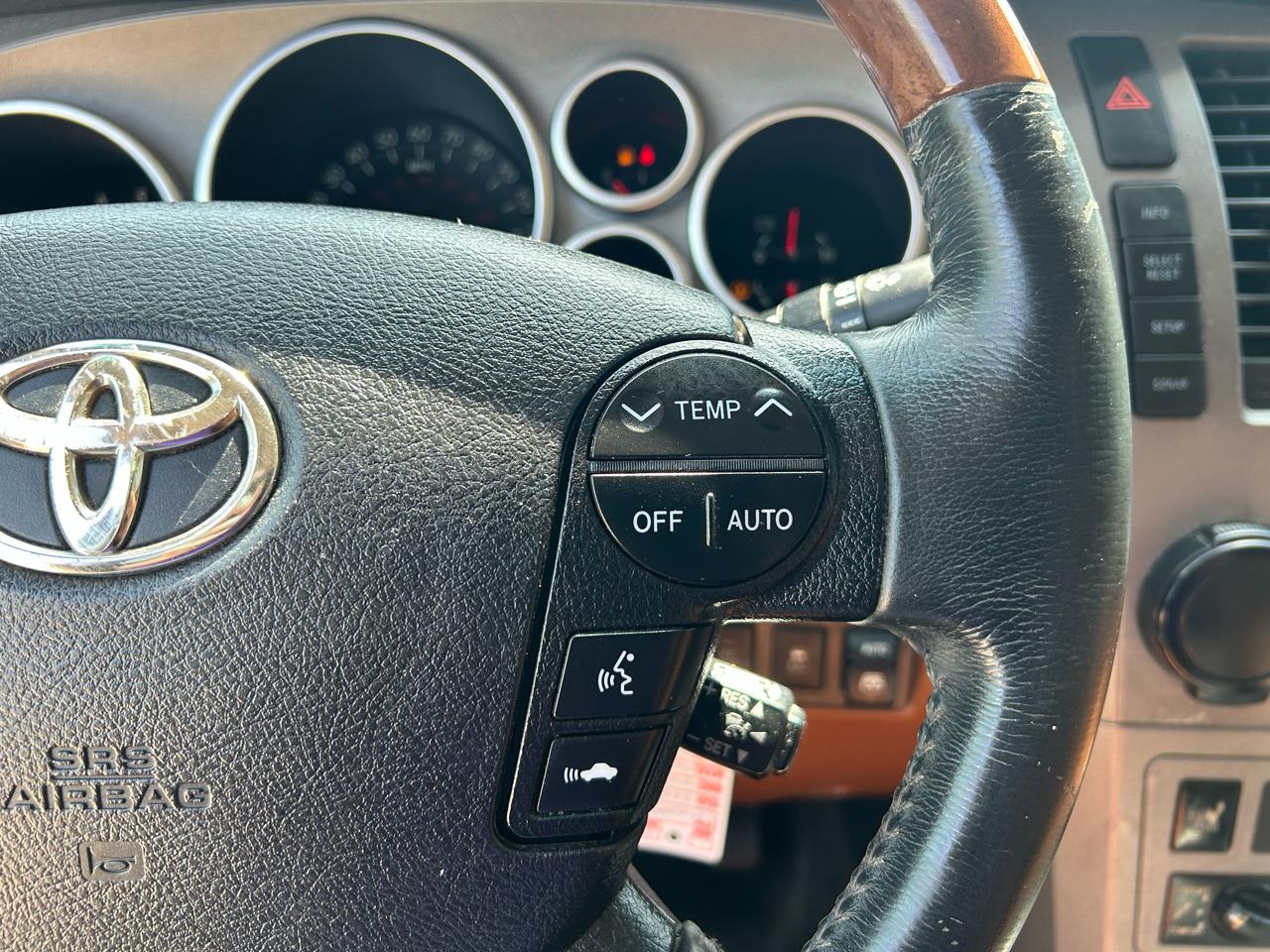 Toyota Sequoia Plantium 2WD 2010
