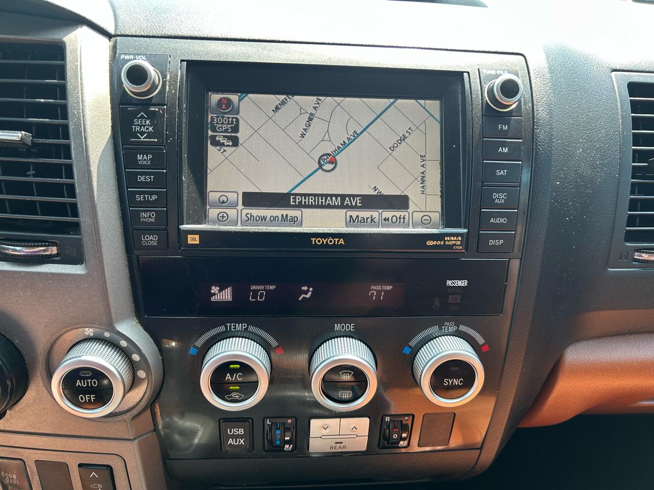 Toyota Sequoia Plantium 2WD 2010