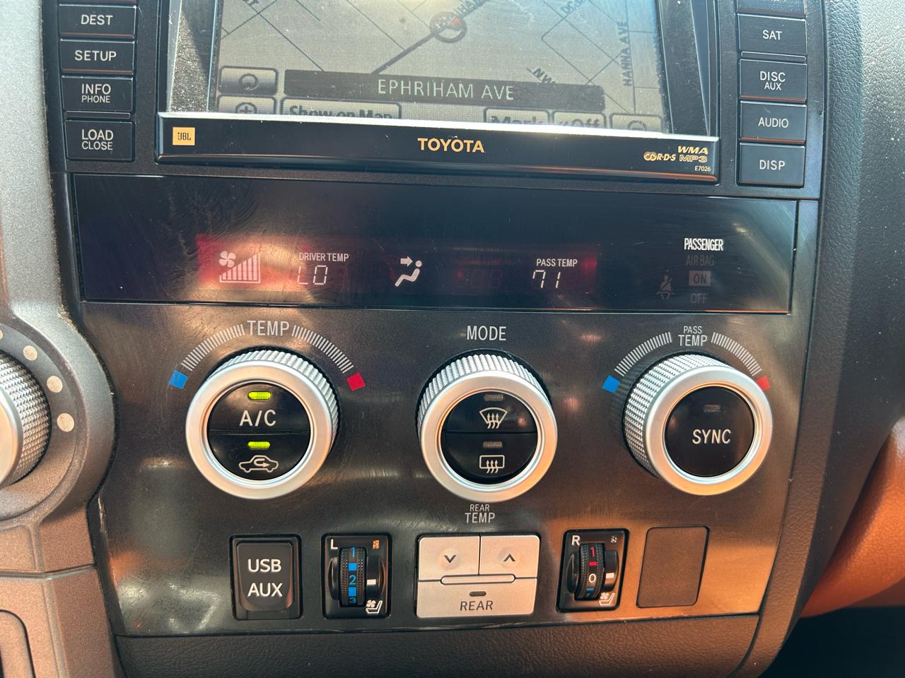 Toyota Sequoia Plantium 2WD 2010