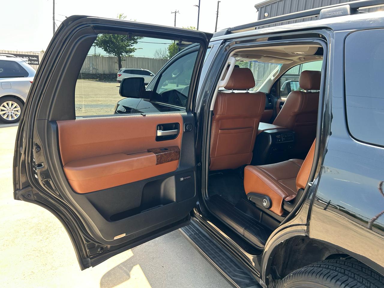 Toyota Sequoia Plantium 2WD 2010