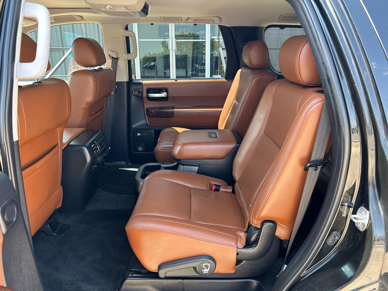 Toyota Sequoia Plantium 2WD 2010