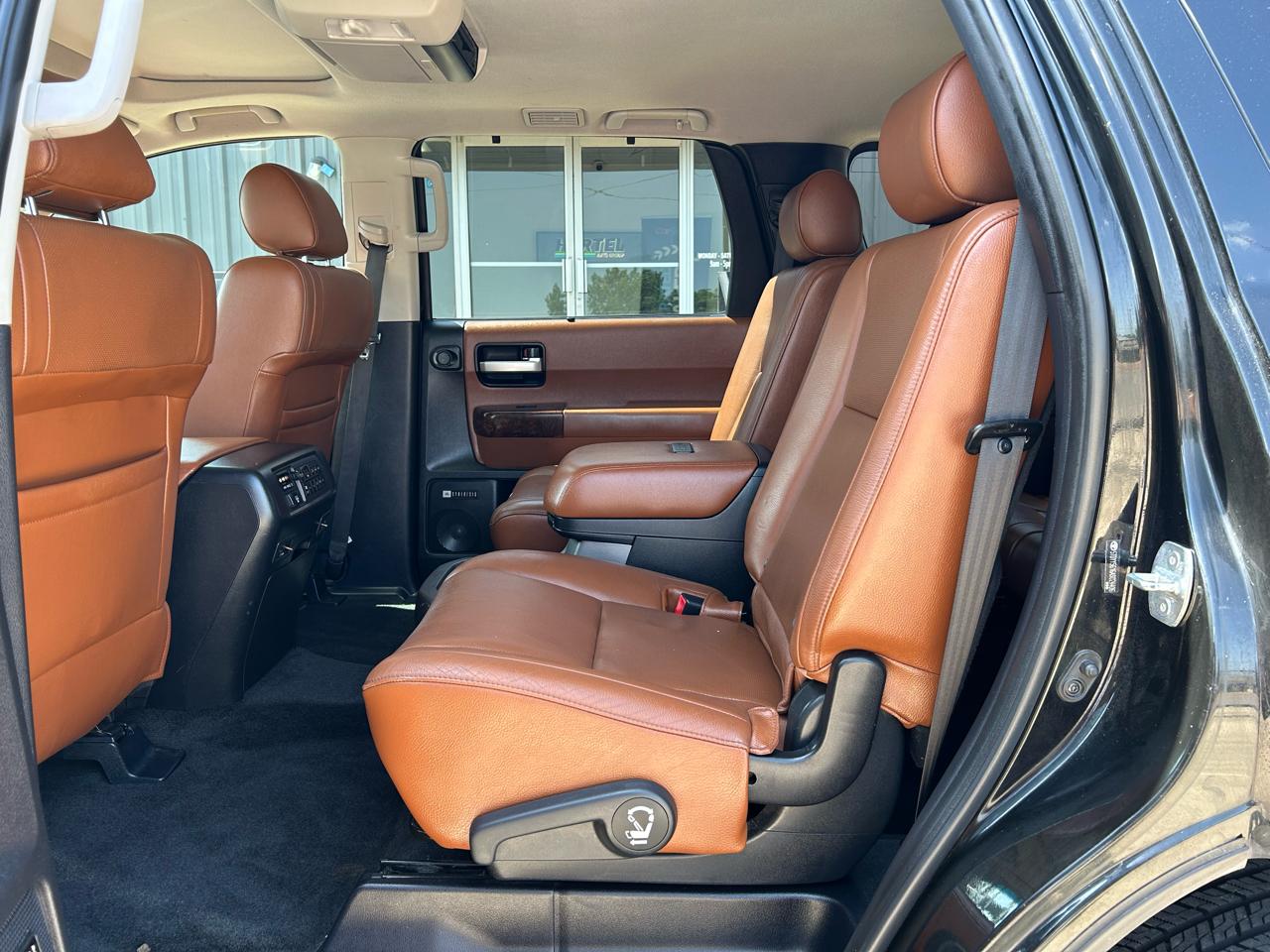 Toyota Sequoia Plantium 2WD 2010