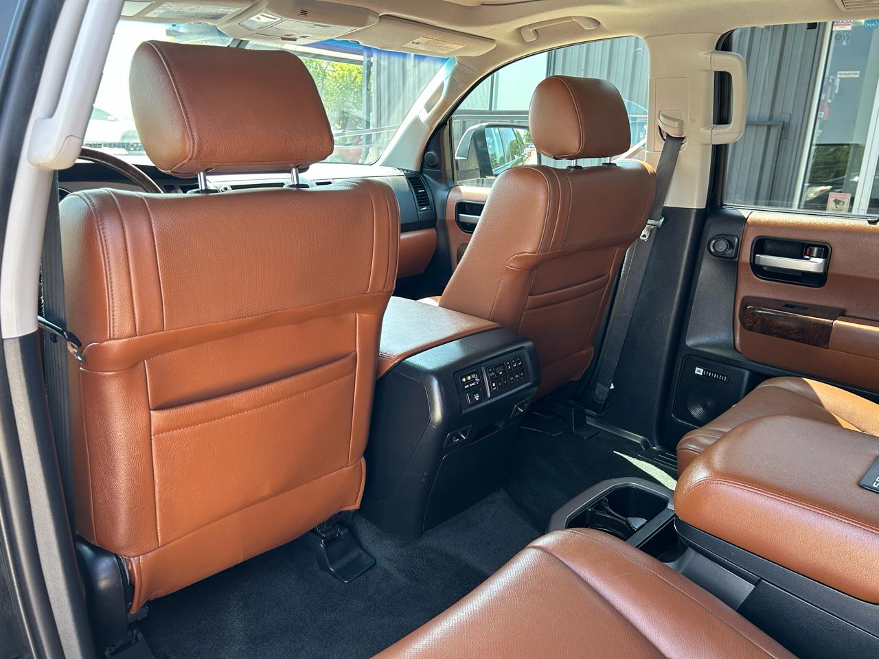 Toyota Sequoia Plantium 2WD 2010