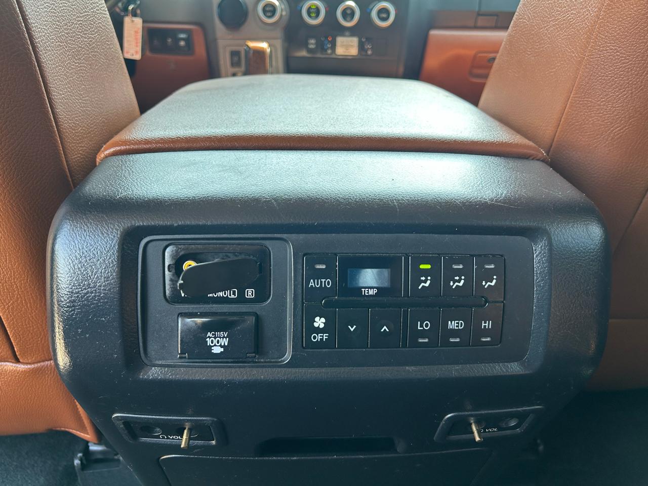 Toyota Sequoia Plantium 2WD 2010