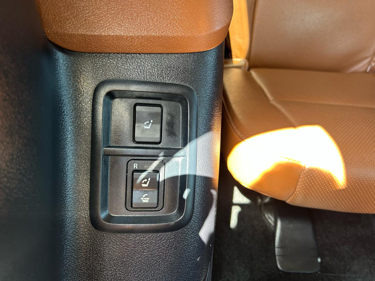 Toyota Sequoia Plantium 2WD 2010
