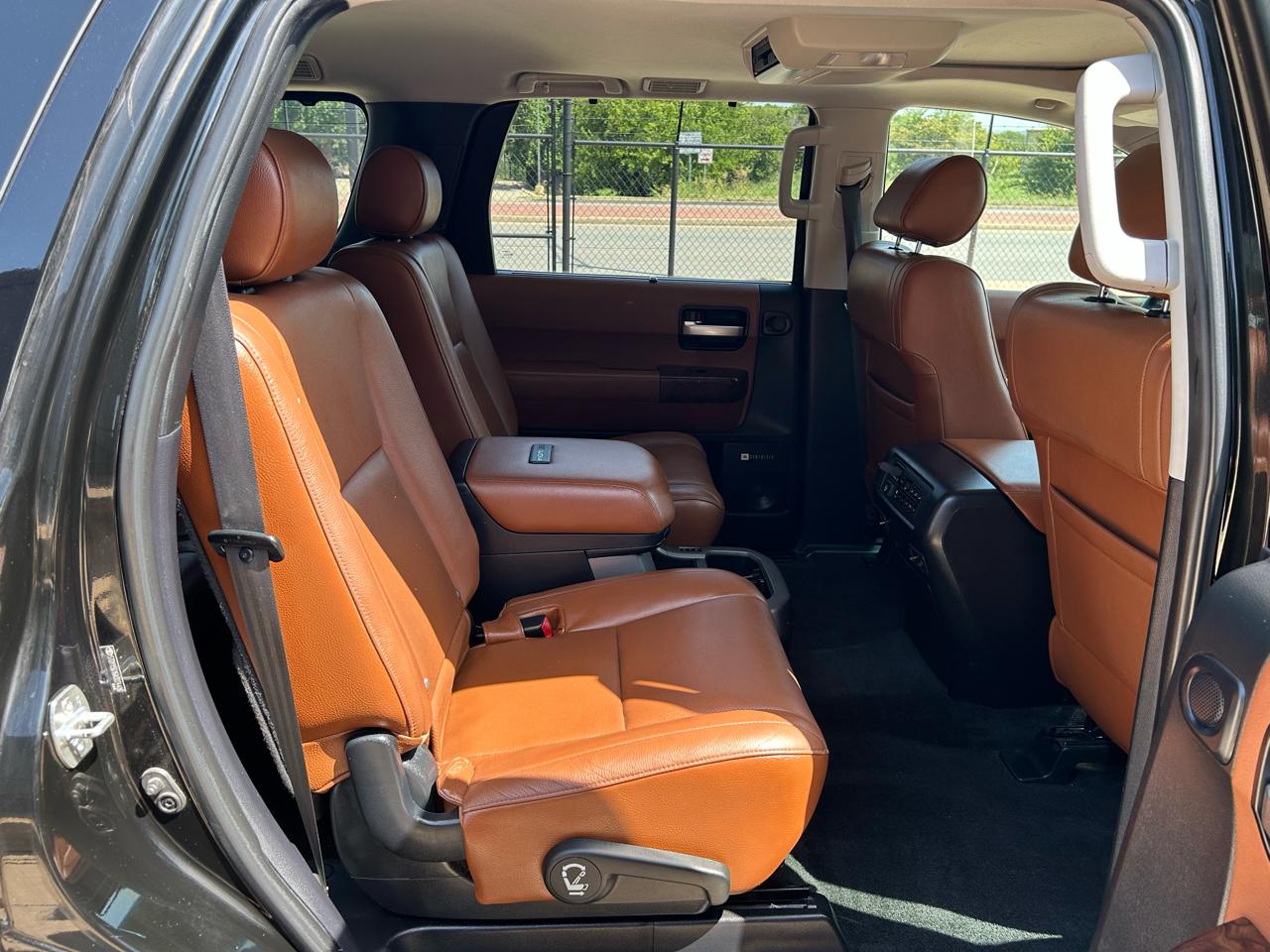 Toyota Sequoia Plantium 2WD 2010