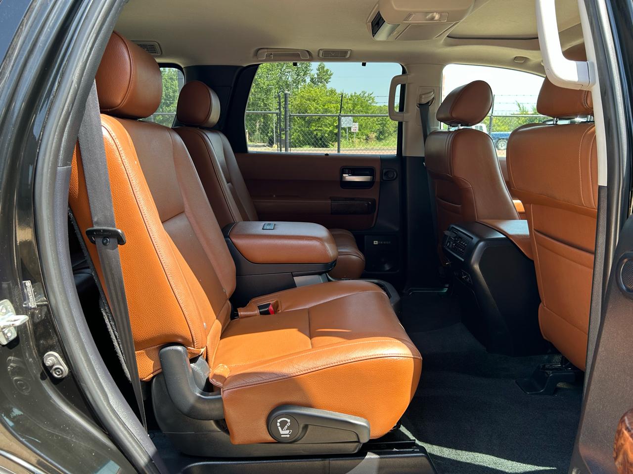 Toyota Sequoia Plantium 2WD 2010