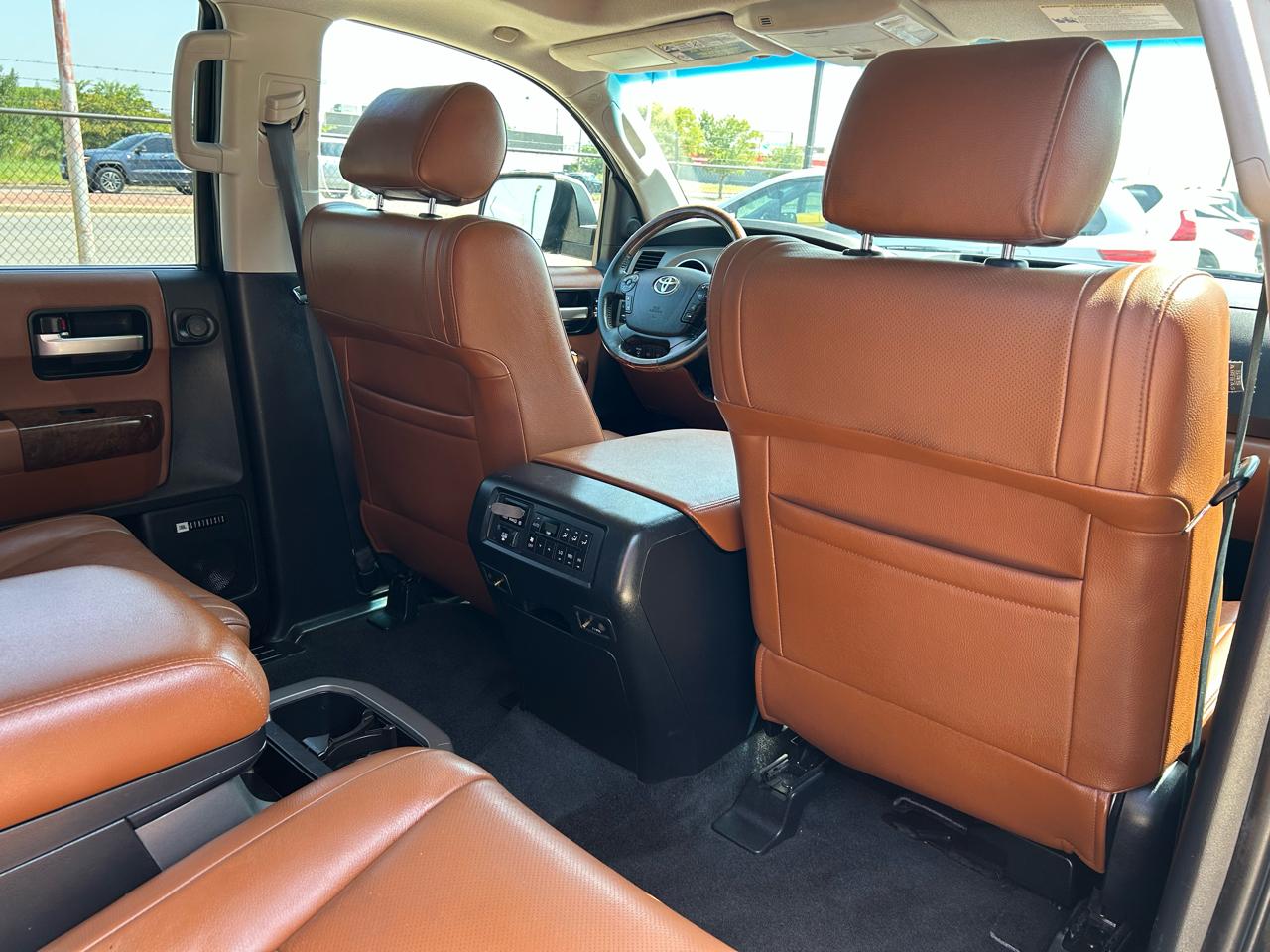 Toyota Sequoia Plantium 2WD 2010