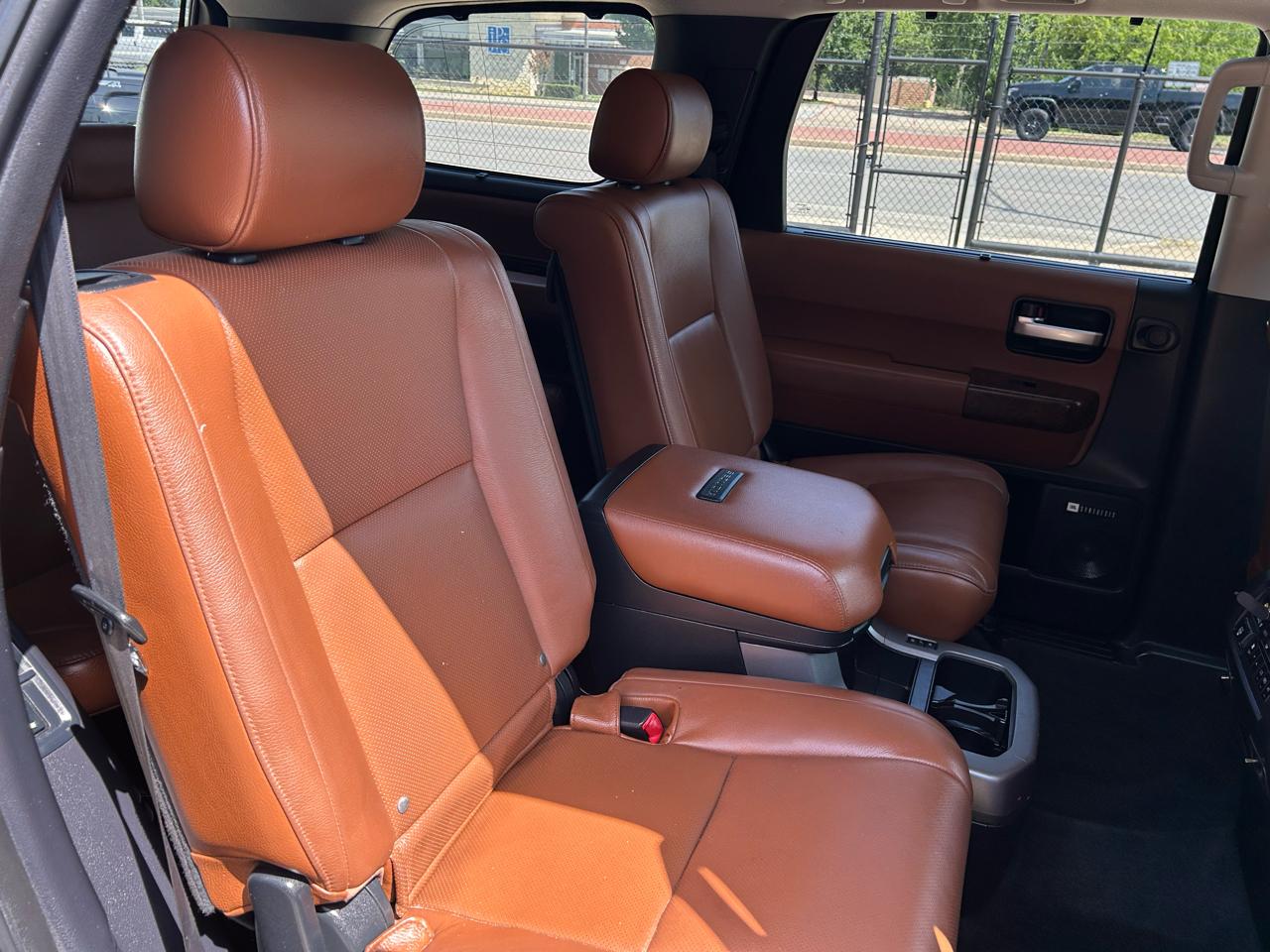 Toyota Sequoia Plantium 2WD 2010