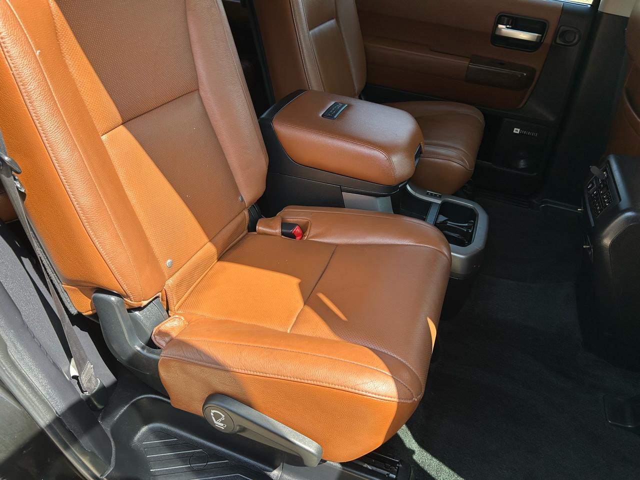 Toyota Sequoia Plantium 2WD 2010