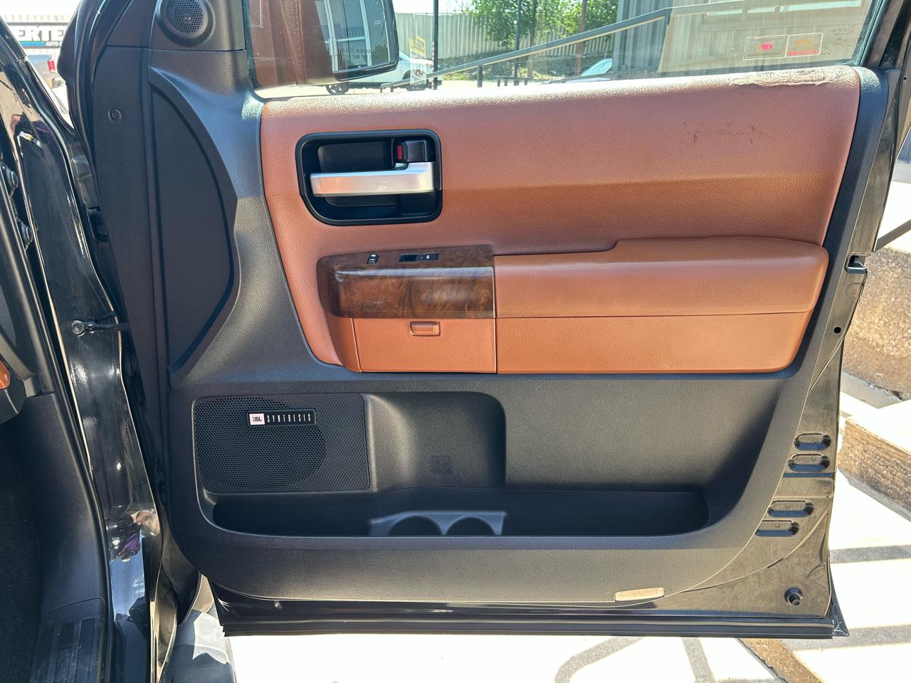 Toyota Sequoia Plantium 2WD 2010
