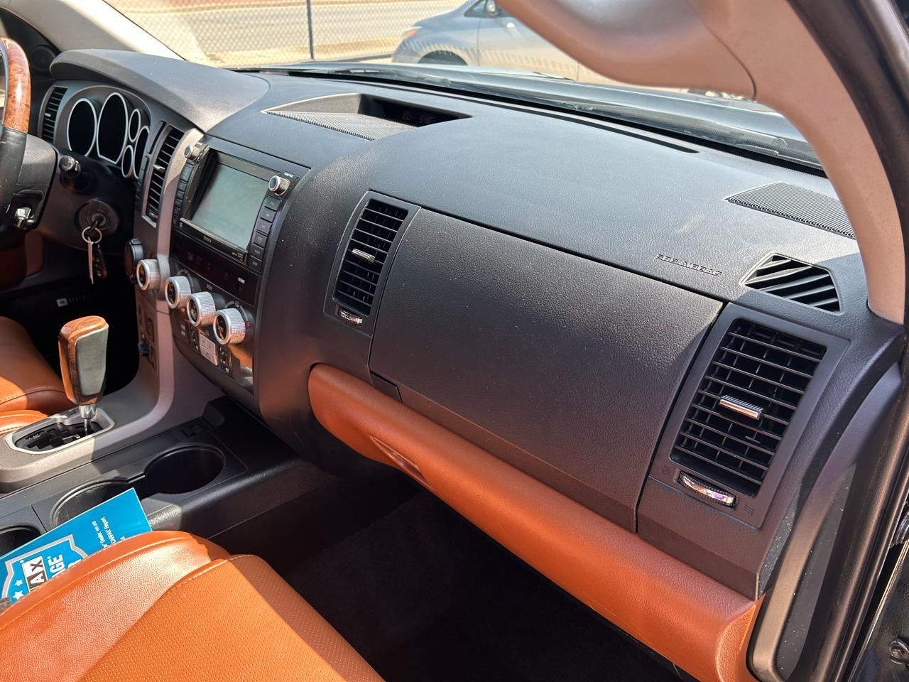 Toyota Sequoia Plantium 2WD 2010