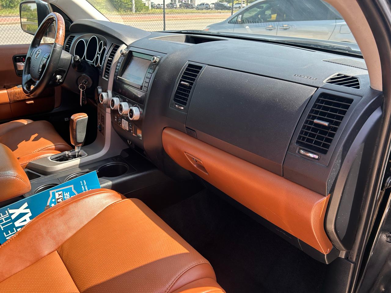 Toyota Sequoia Plantium 2WD 2010