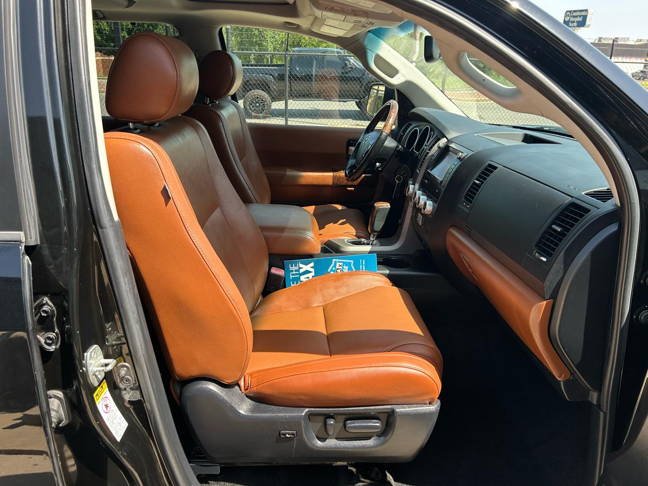 Toyota Sequoia Plantium 2WD 2010
