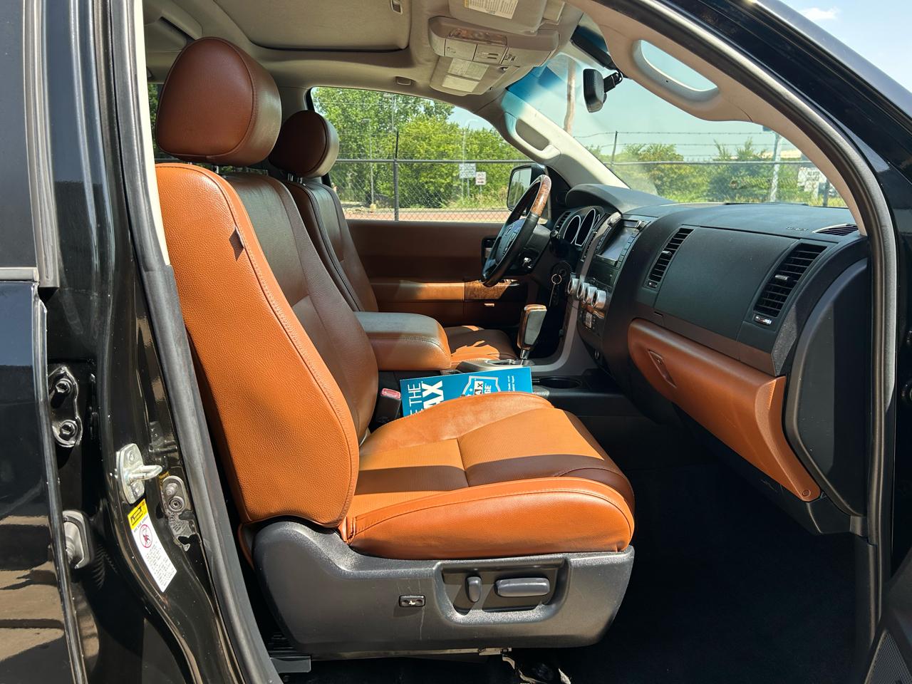 Toyota Sequoia Plantium 2WD 2010