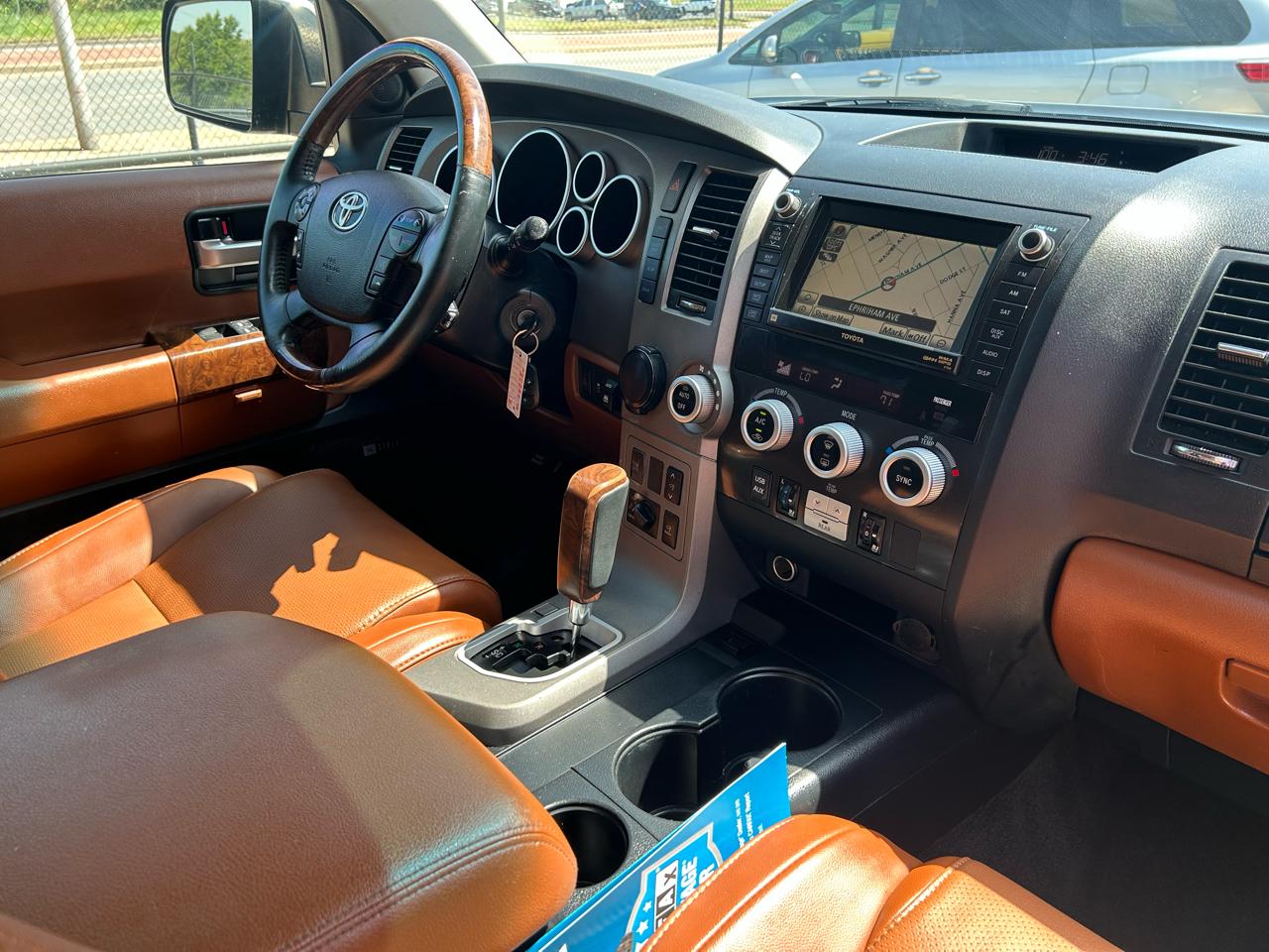 Toyota Sequoia Plantium 2WD 2010