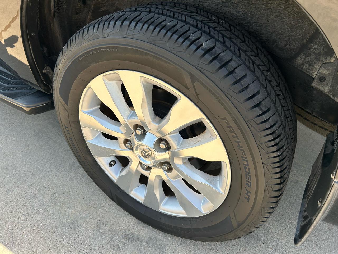 Toyota Sequoia Plantium 2WD 2010