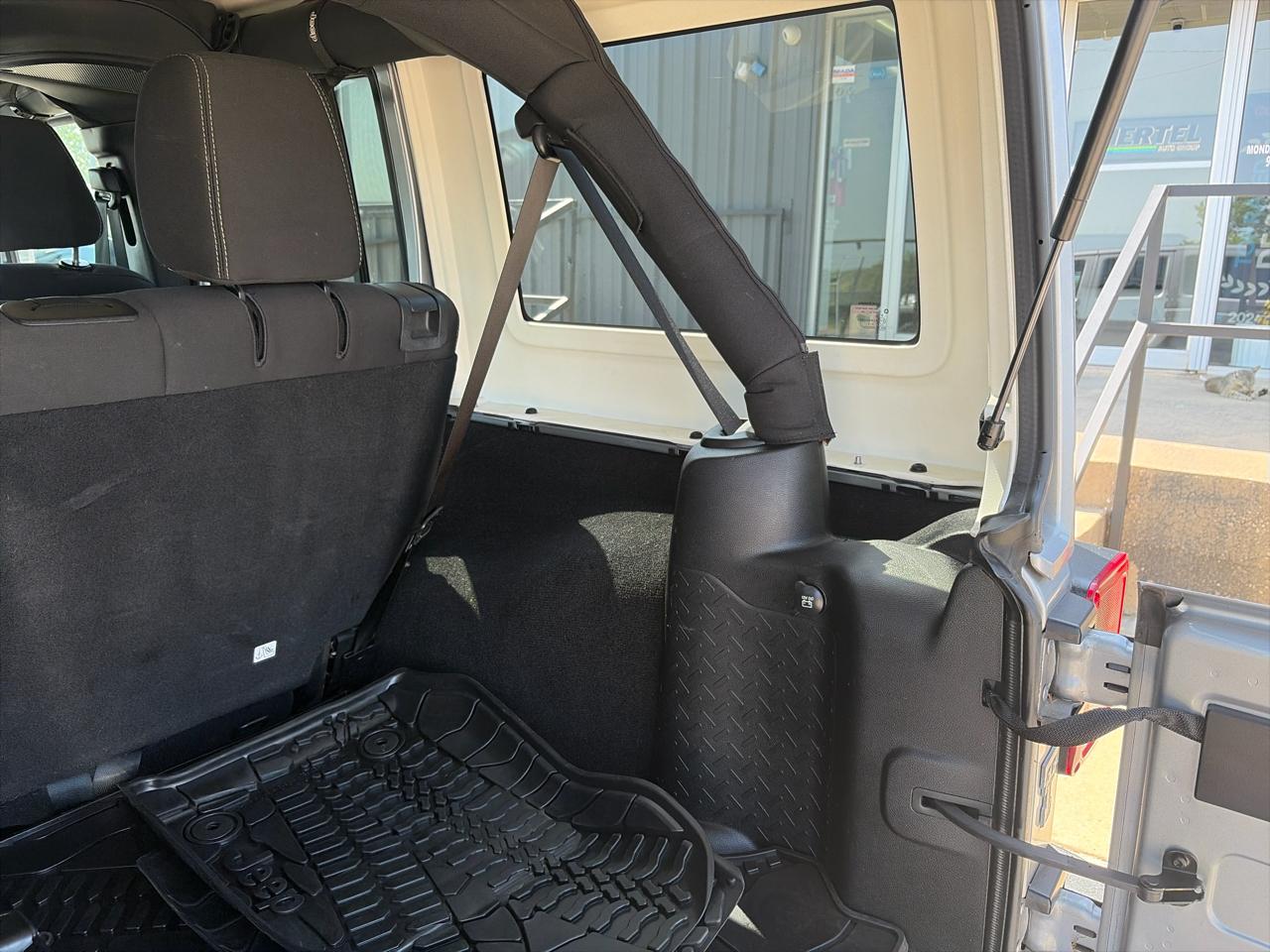 Jeep Wrangler Unlimited Sahara 4WD 2015
