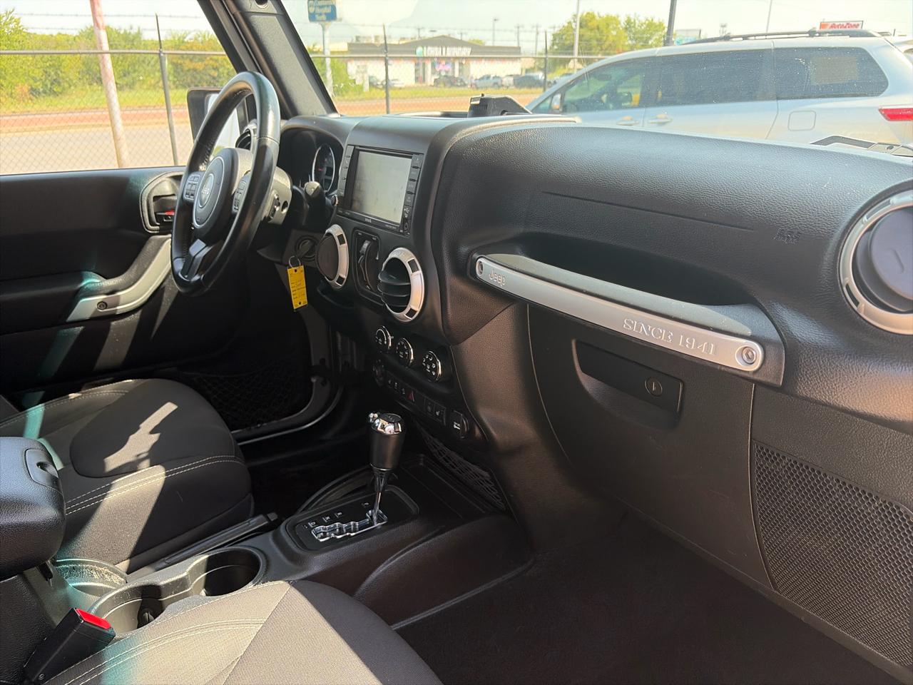 Jeep Wrangler Unlimited Sahara 4WD 2015