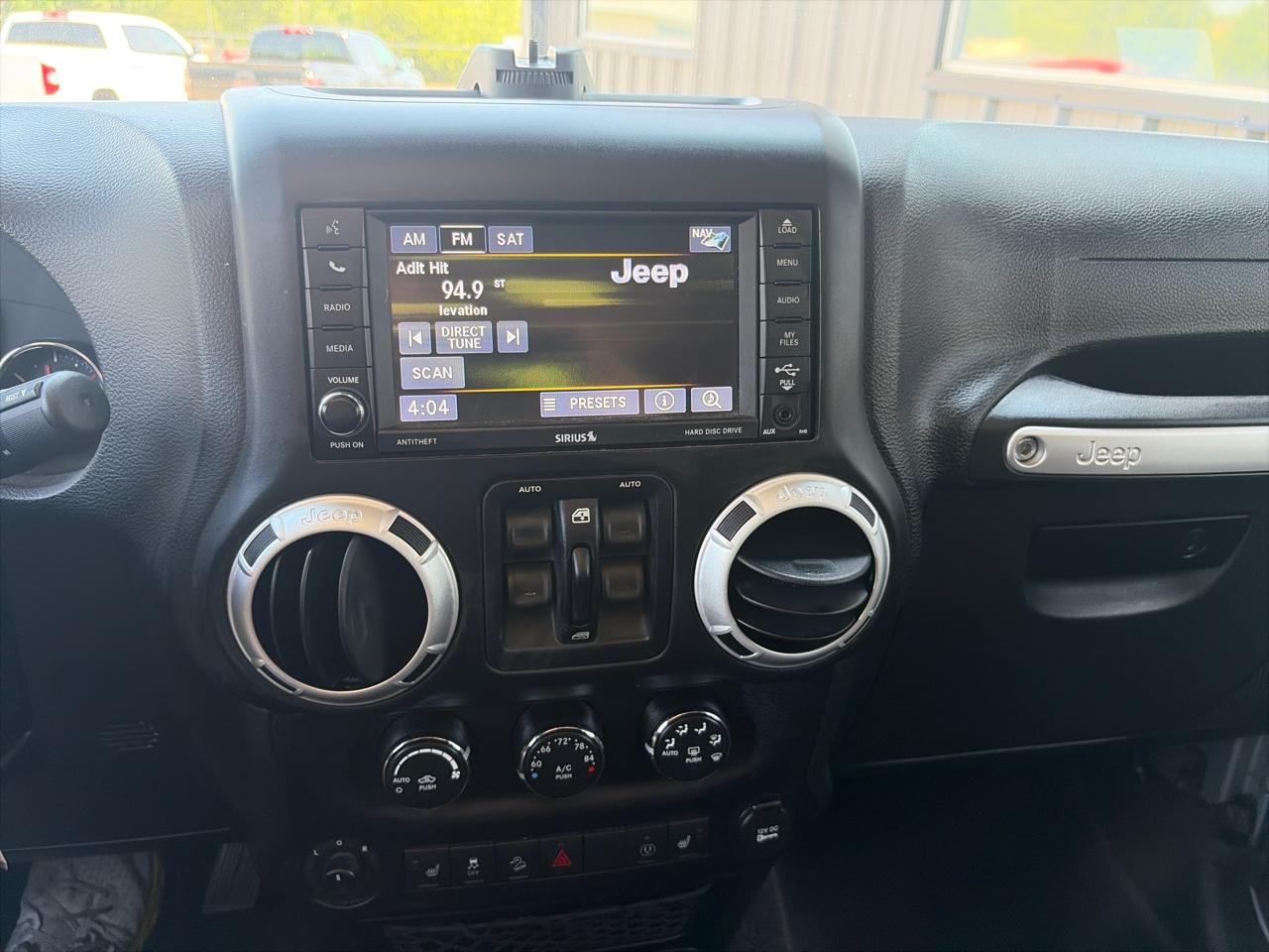 Jeep Wrangler Unlimited Sahara 4WD 2015
