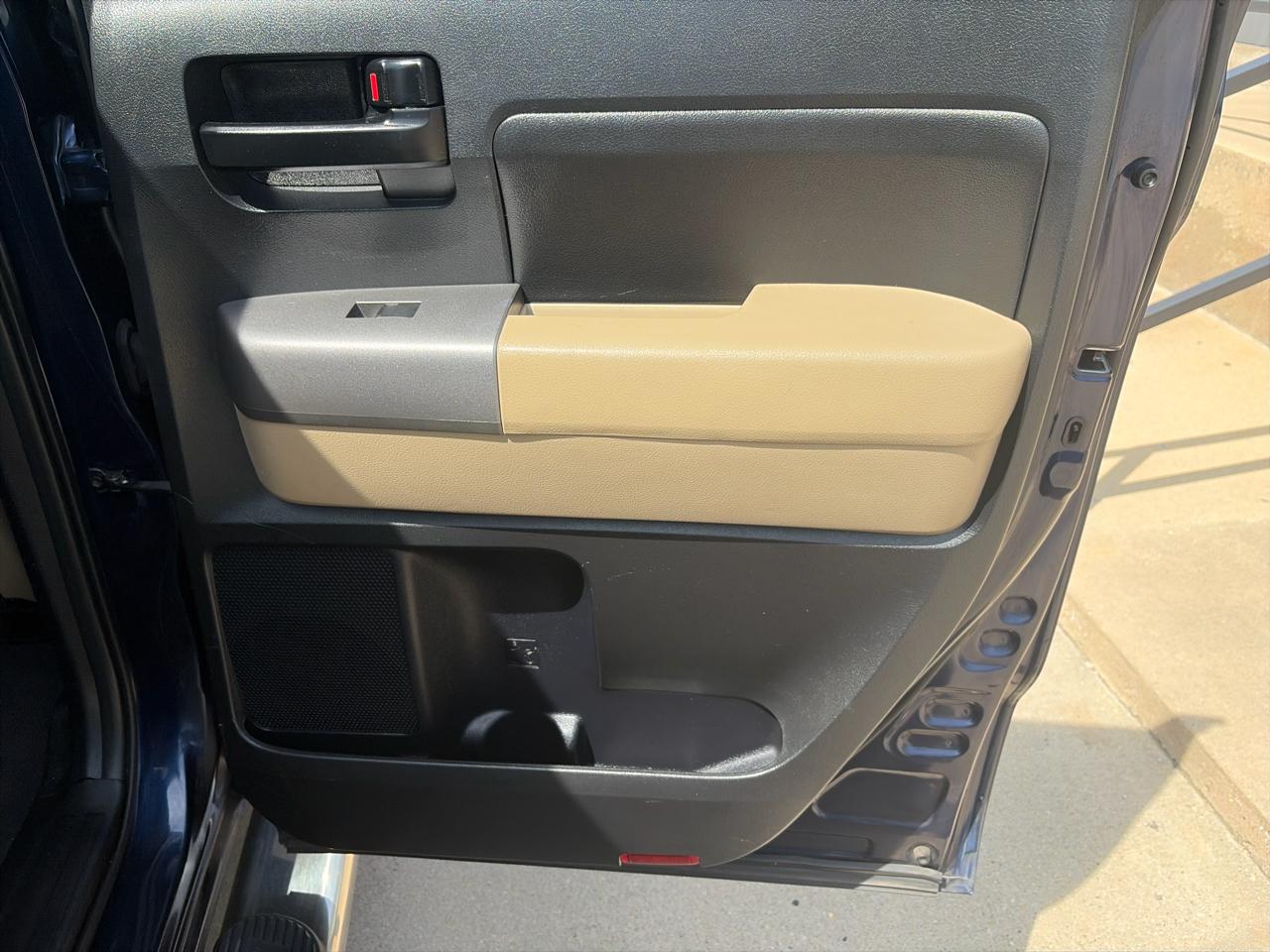 Toyota Tundra Tundra-Grade 5.7L Double Cab 2WD 2012