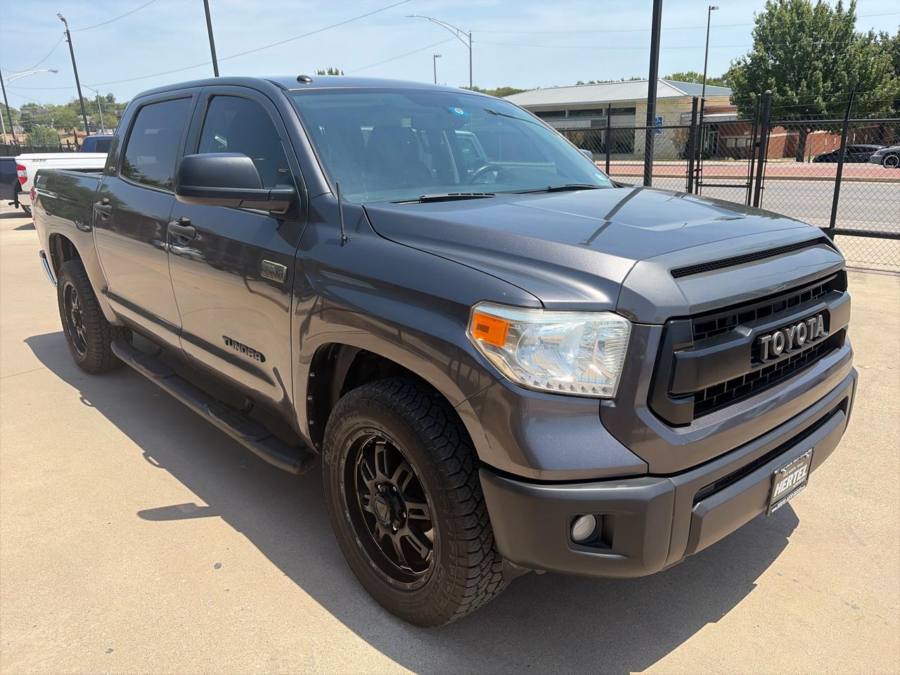 Toyota Tundra SR5 5.7L V8 FFV CrewMax 2WD 2016