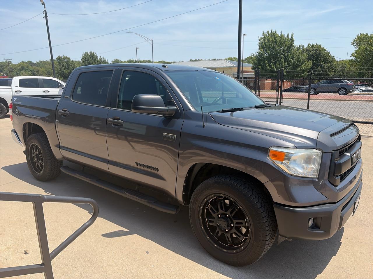 Toyota Tundra SR5 5.7L V8 FFV CrewMax 2WD 2016