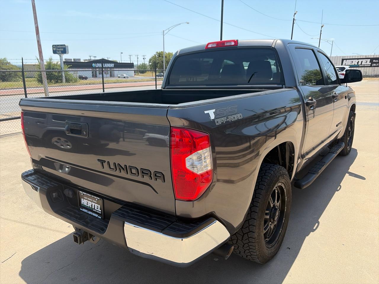 Toyota Tundra SR5 5.7L V8 FFV CrewMax 2WD 2016