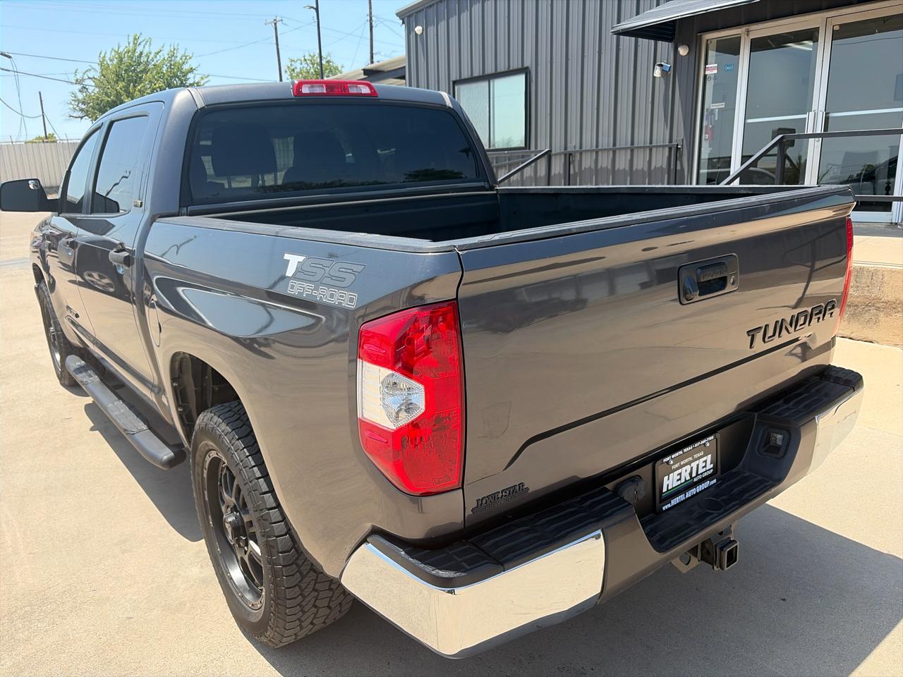 Toyota Tundra SR5 5.7L V8 FFV CrewMax 2WD 2016