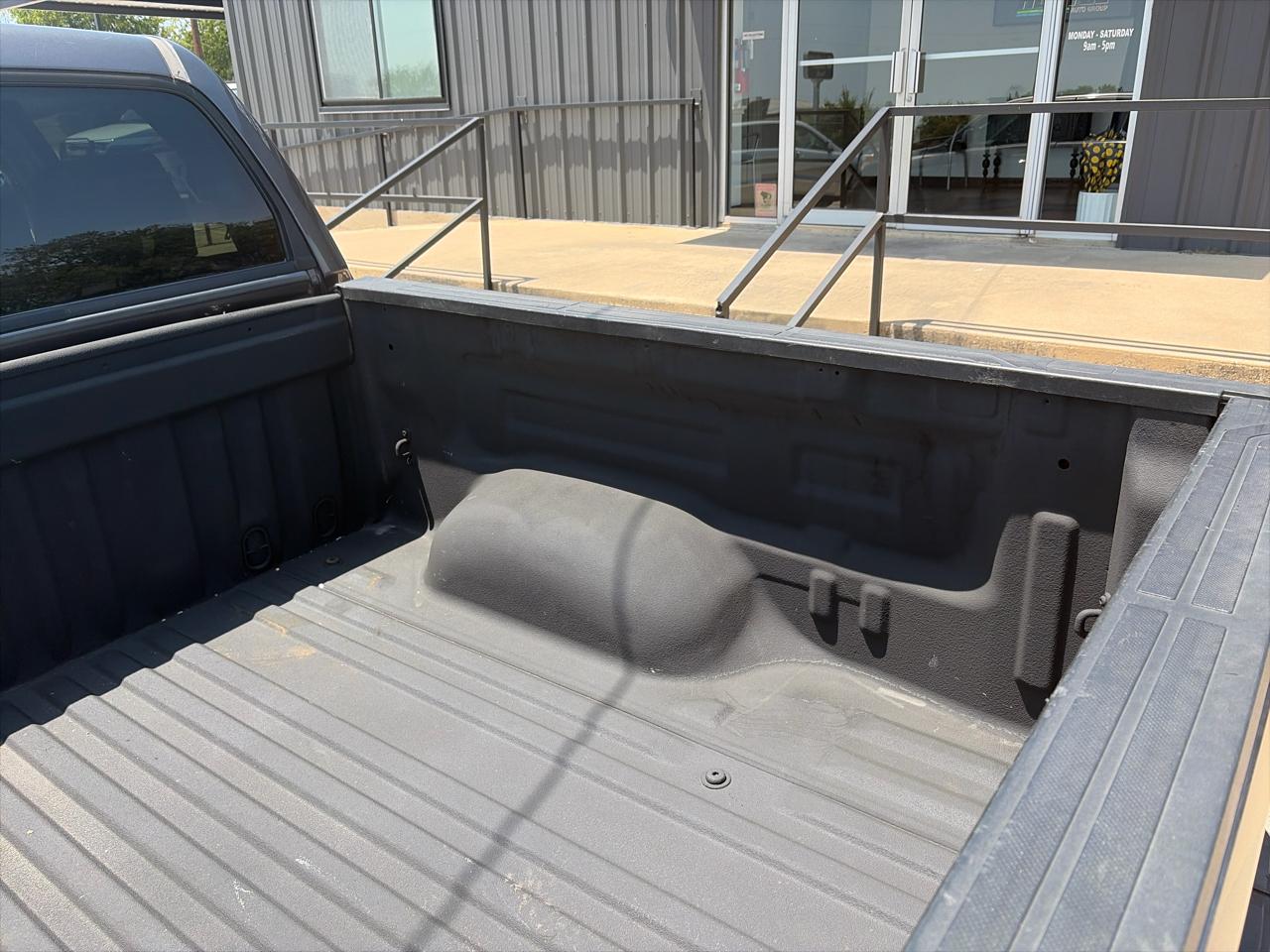 Toyota Tundra SR5 5.7L V8 FFV CrewMax 2WD 2016