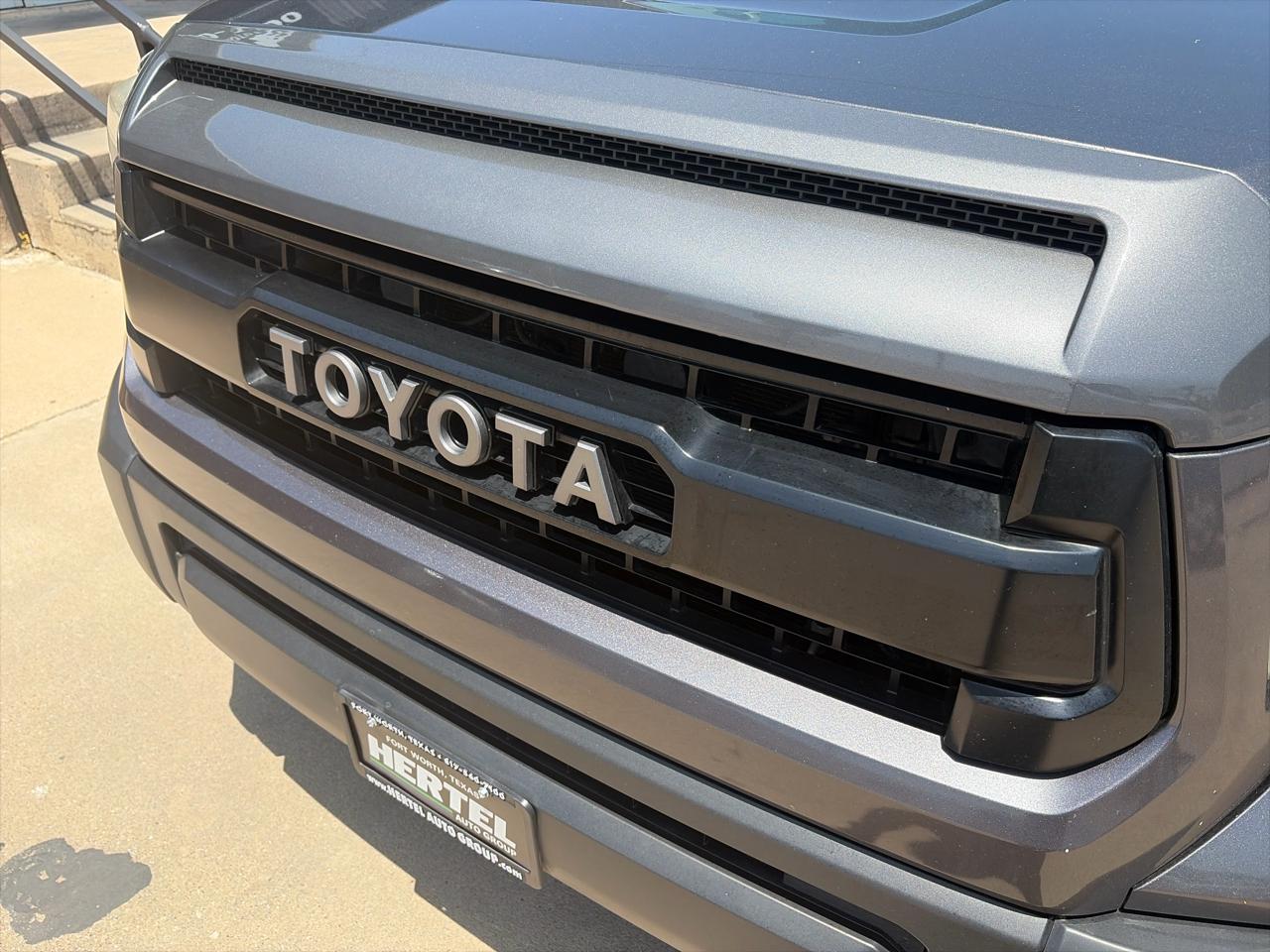 Toyota Tundra SR5 5.7L V8 FFV CrewMax 2WD 2016