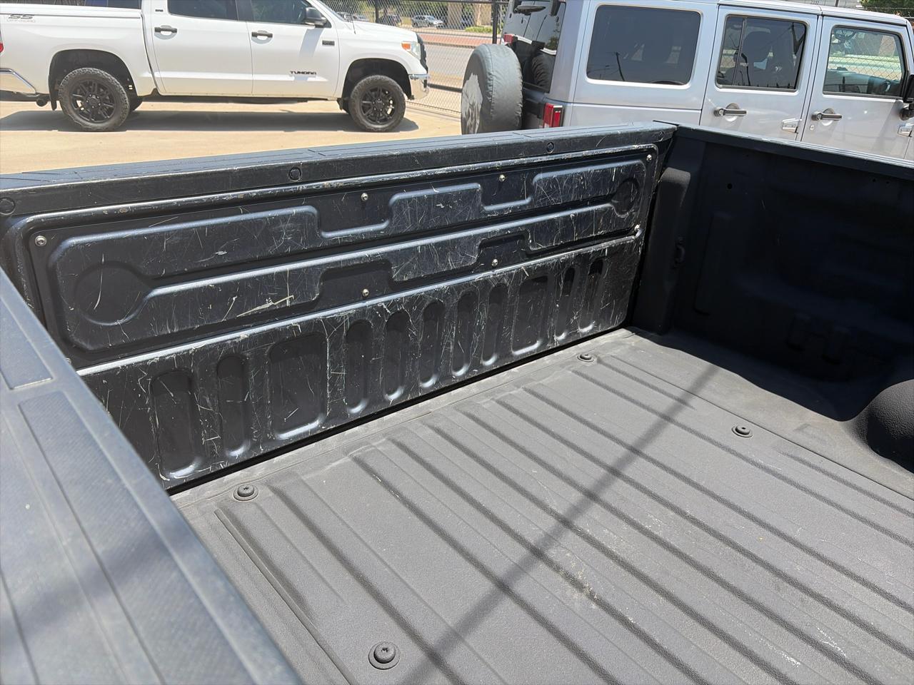Toyota Tundra SR5 5.7L V8 FFV CrewMax 2WD 2016