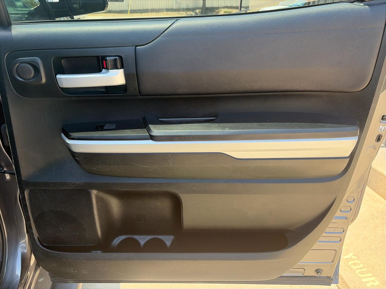 Toyota Tundra SR5 5.7L V8 FFV CrewMax 2WD 2016